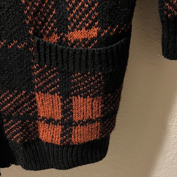 No Boundaries Plaid Black and Orange Women's Sweater-EUC - Picture 5 of 7